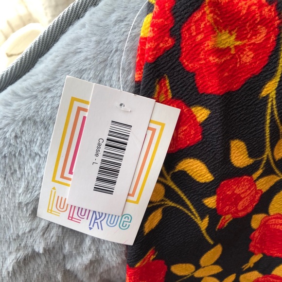 ⭐️NWT Floral LulaRoe Cassie⭐️ - Picture 3 of 5